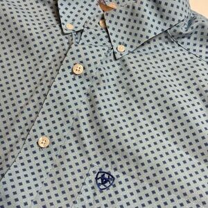 Ariat  Wrinkle Free Men’s  Light Blue Pattern Shirt           Sz L-Tall